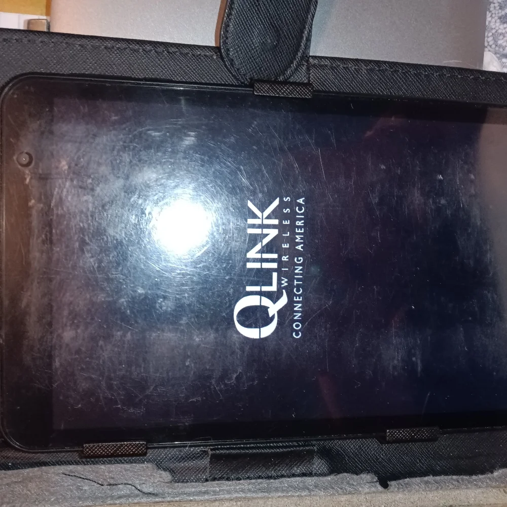 Qlink tablet with Bluetooth keyboard in leather magnetic case